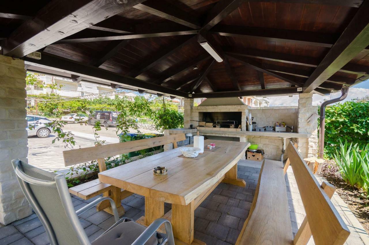 Apartments Zorka Лопар Экстерьер фото
